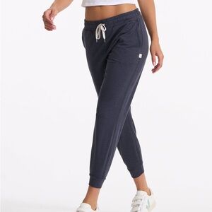 Vuori midnight heather performance jogger